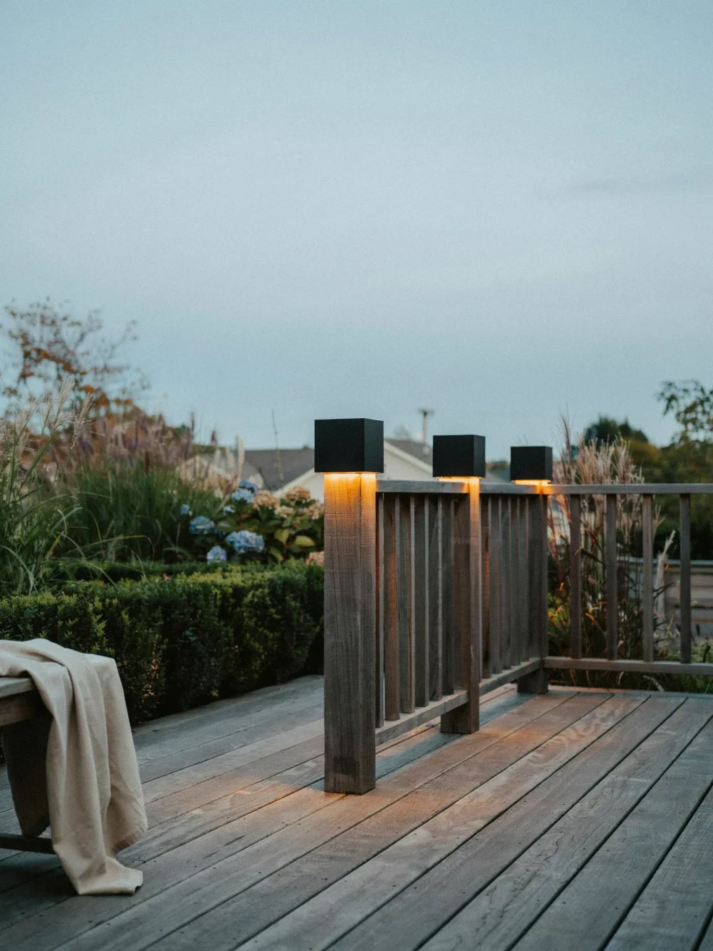 Under-Cap Recessed Post Cap LEDs