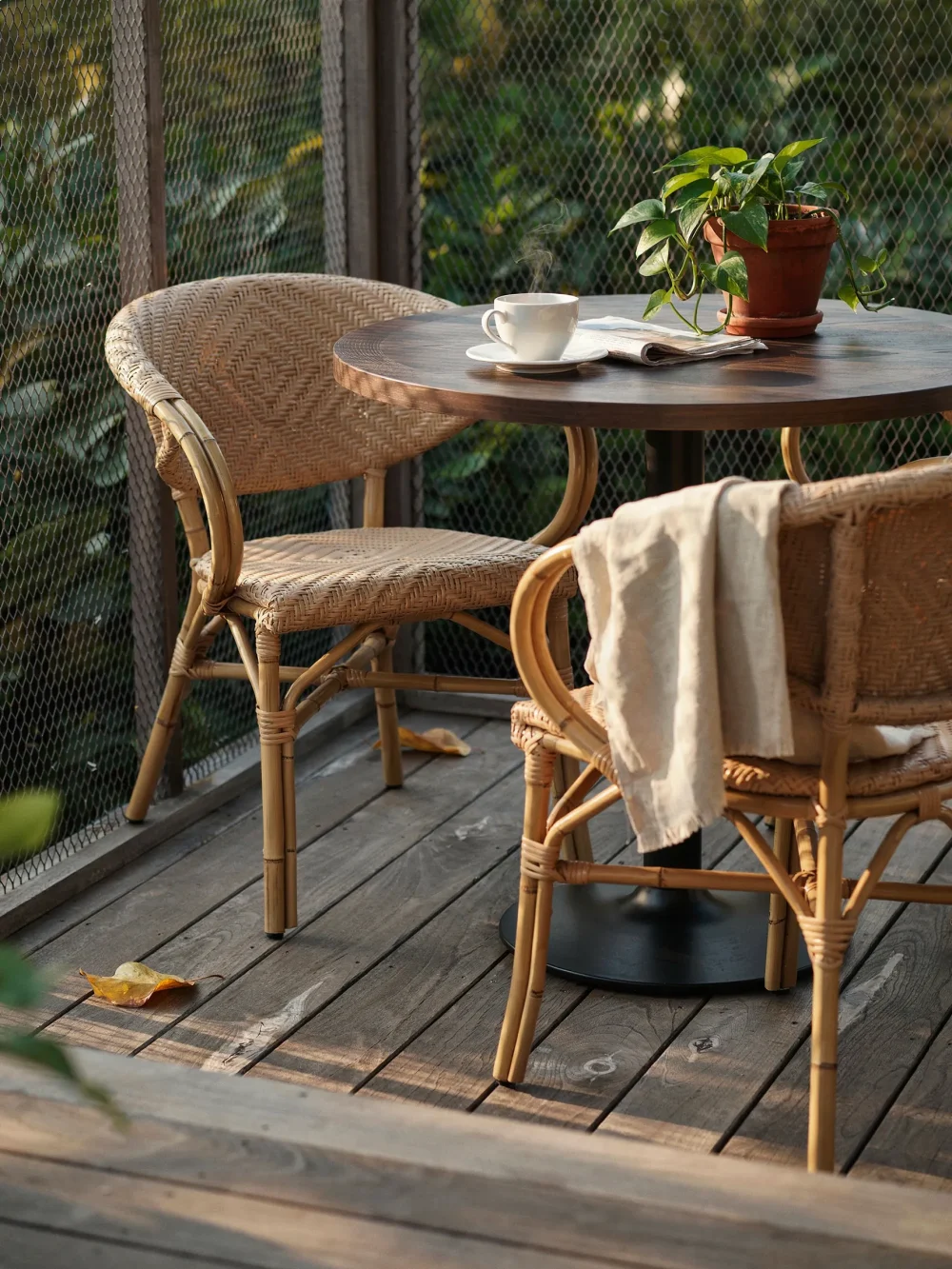Build an Integrated Dining Zone in Small Spaces